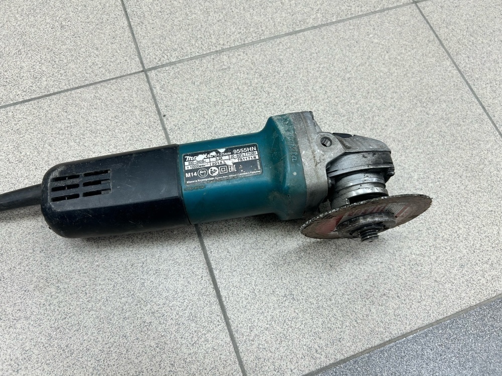 Угловая шлифмашина Makita 9555HN