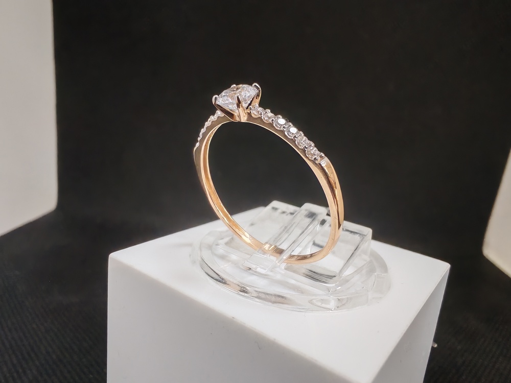 КОЛЬЦО С КАМНЯМИ (Au 585)