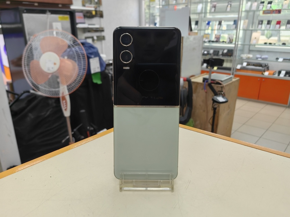 Смартфон Tecno Phantom V Flip 2 8/256