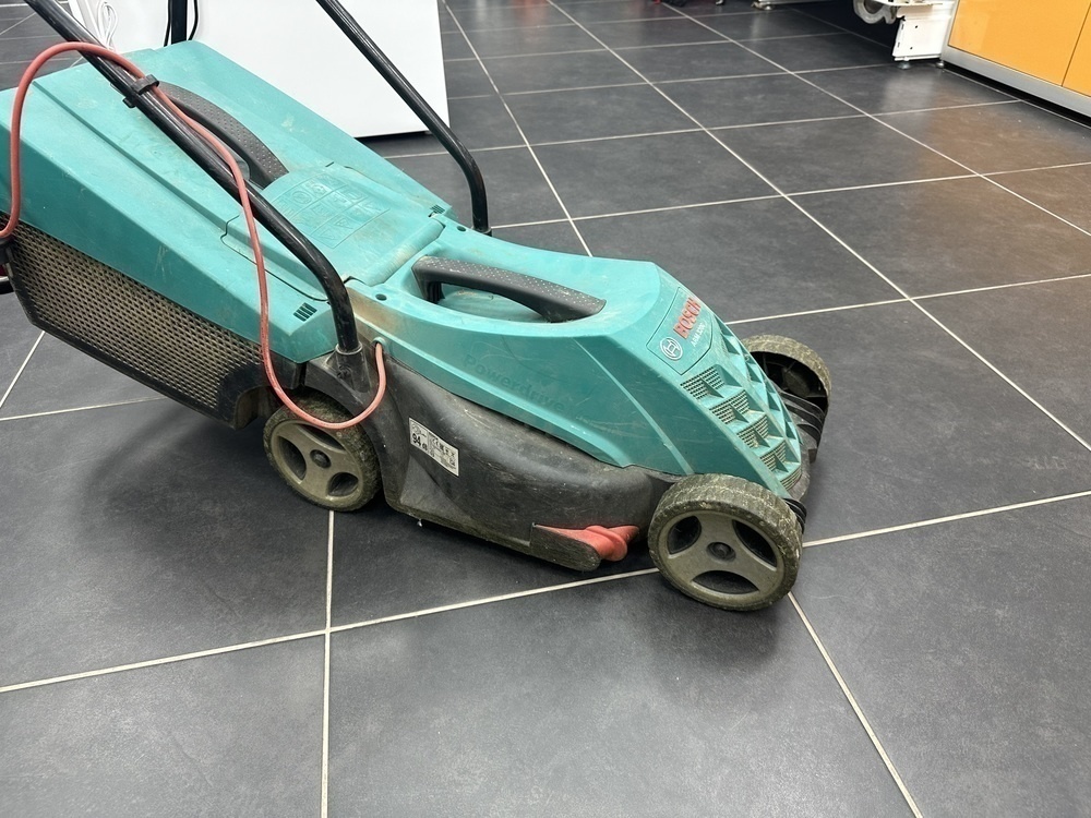 Газонокосилка Bosch ROTAK 320