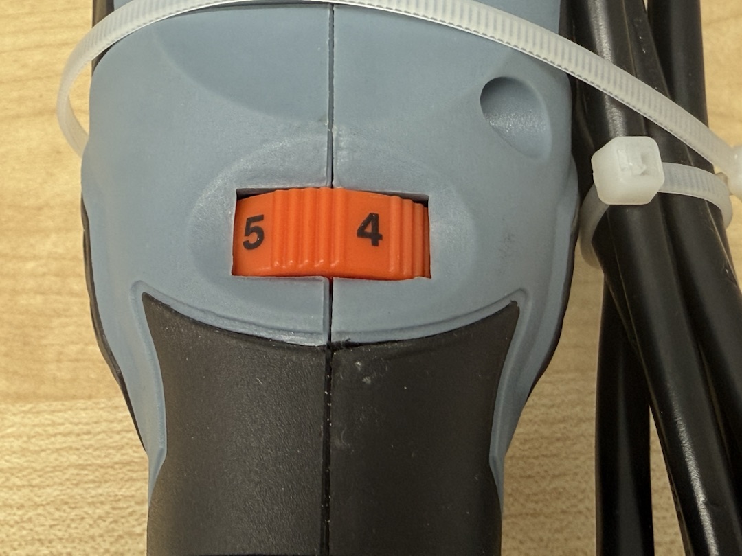 Угловая шлифмашина Электроприбор УШМ-125/1000Е