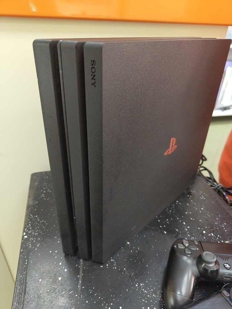 Игровая приставка PlayStation 4 Pro 1Tb