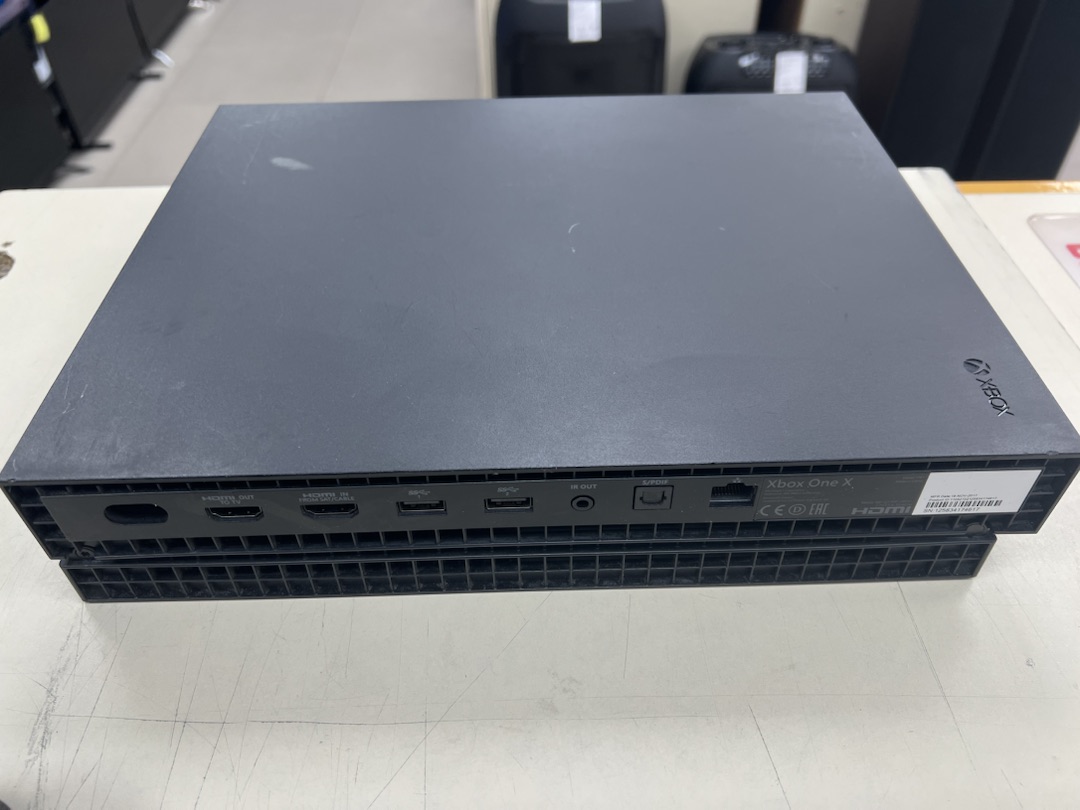Игровая приставка Xbox One X 1Tb