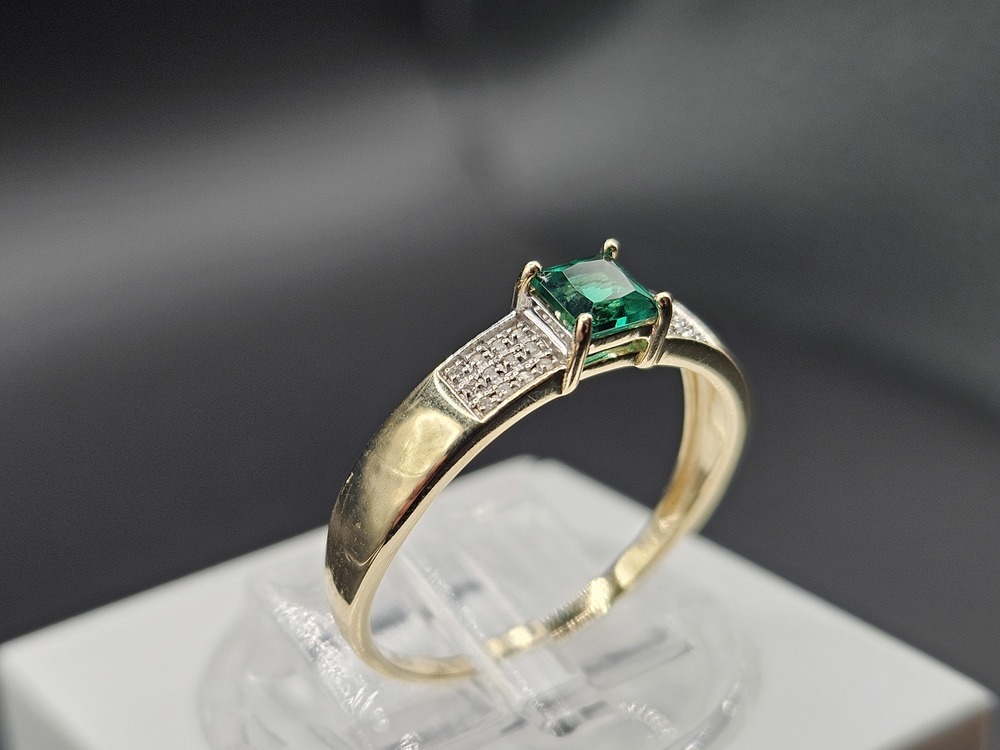 КОЛКМИ585 КОЛЬЦО С КАМНЯМИ (Au 585)