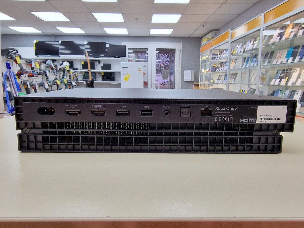 Игровая приставка Xbox One X 1Tb