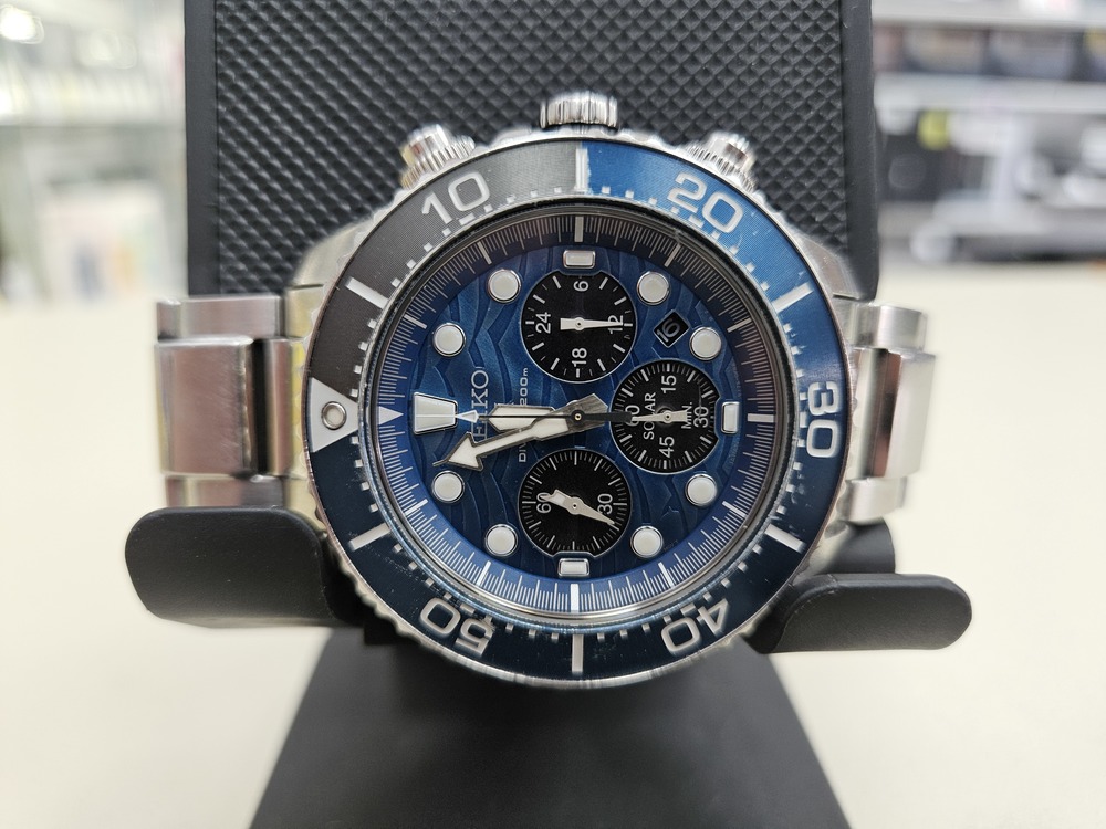 Часы наручные SEIKO v175-0ev0