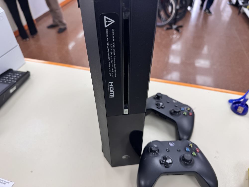 Игровая приставка Xbox One 500Gb