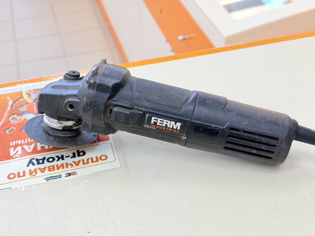 Угловая шлифмашина Ferm AGM1112P