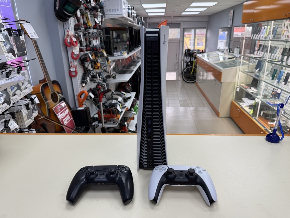 Игровая приставка PlayStation 5 825Gb (С дисководом)