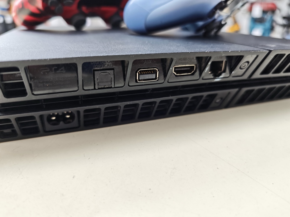 Игровая приставка PlayStation 4 FAT 1Tb