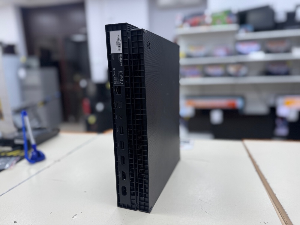 Игровая приставка Xbox One X 500Gb