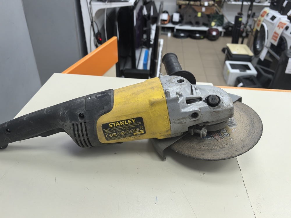 Угловая шлифмашина Stanley SL209