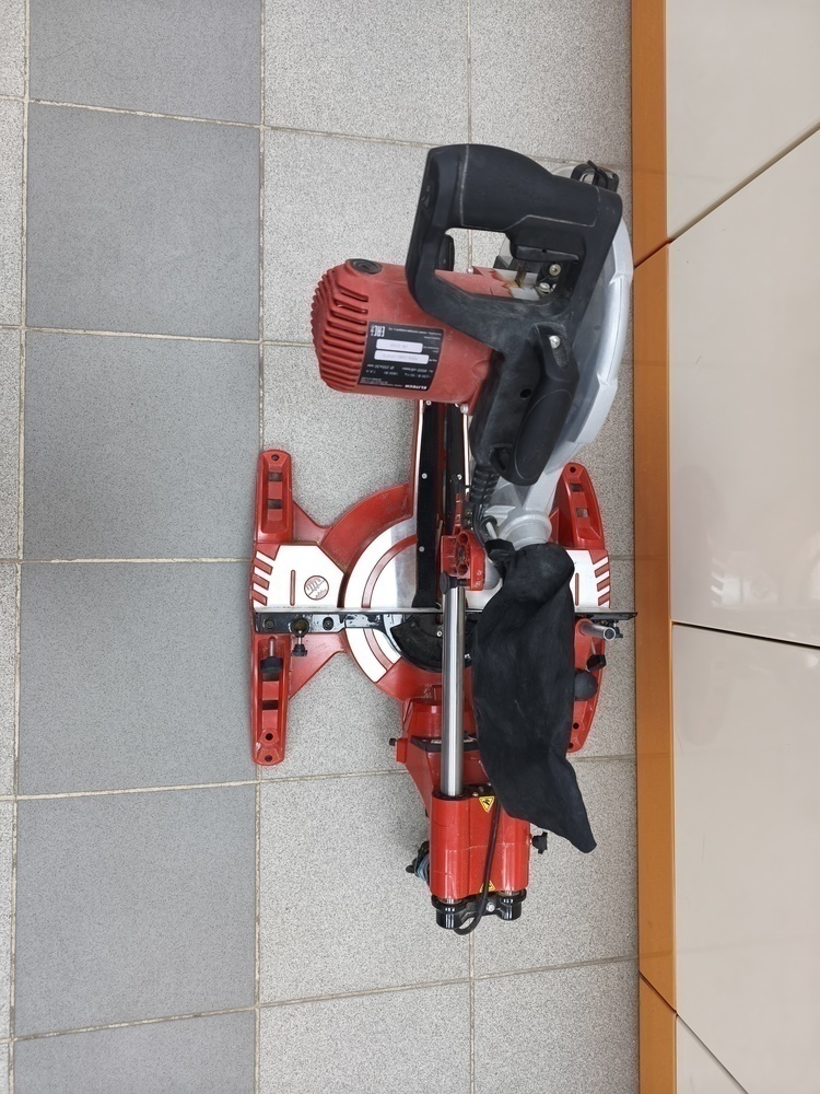 Торцовочная пила Elitech ПТ 1725К