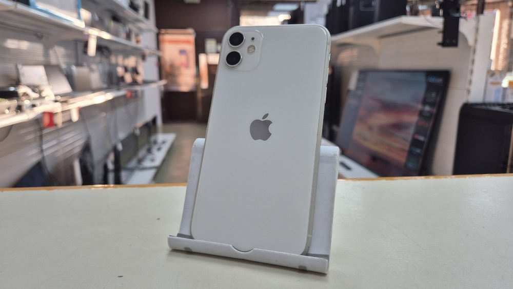 Смартфон Apple iPhone 11 64Gb