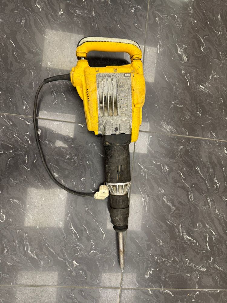 Отбойный молоток Dewalt D25901