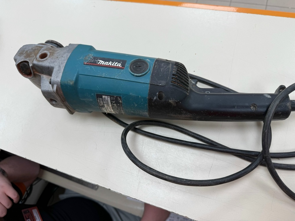 Угловая шлифмашина Makita 9069/230