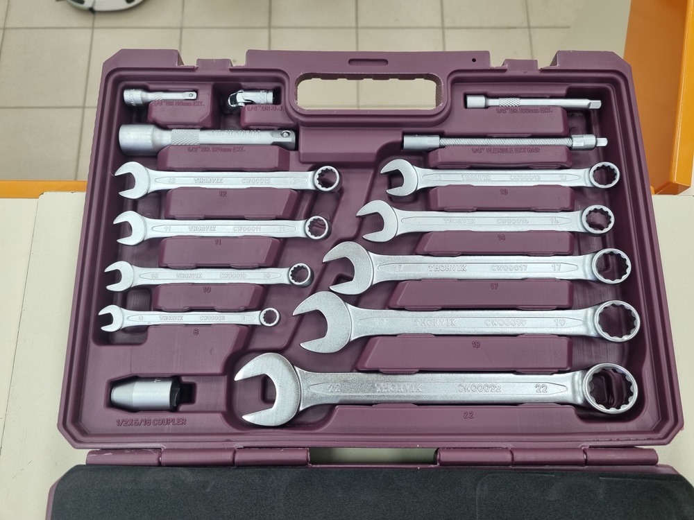 Набор инструментов Thorvik TS082 универсальный 1/4, 1/2 DR с головками торцевыми 12-гранными