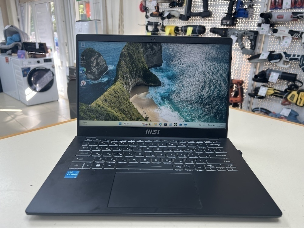 Ноутбук MSI; Core i3-1215U, Intel UHD Graphics, 8 Гб, 240 Гб, Нет