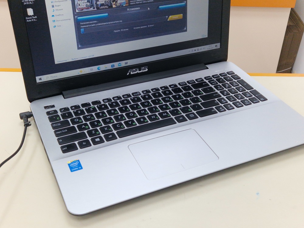 Ноутбук ASUS X555L; Core i5-4210U, GeForce 840M, 12 Гб, 256 Гб, Нет