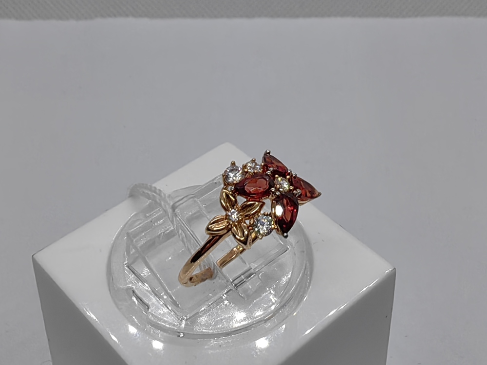 КОЛЬЦО С КАМНЯМИ (Au 585)