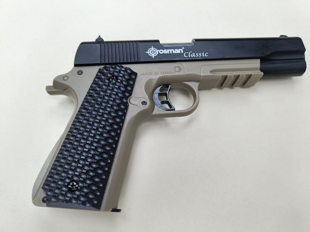 Пневматика Пистолет Crosman COLT