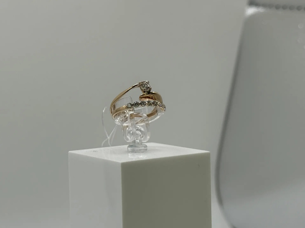 КОЛЬЦО С КАМНЯМИ (Au 585)