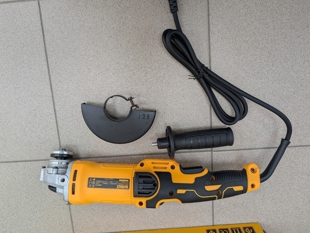 Угловая шлифмашина Dewalt DW4075