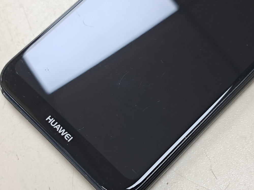 Смартфон Huawei P20 lite