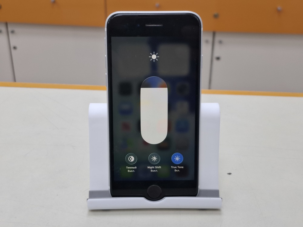 Смартфон Apple iPhone SE 2020 64Gb