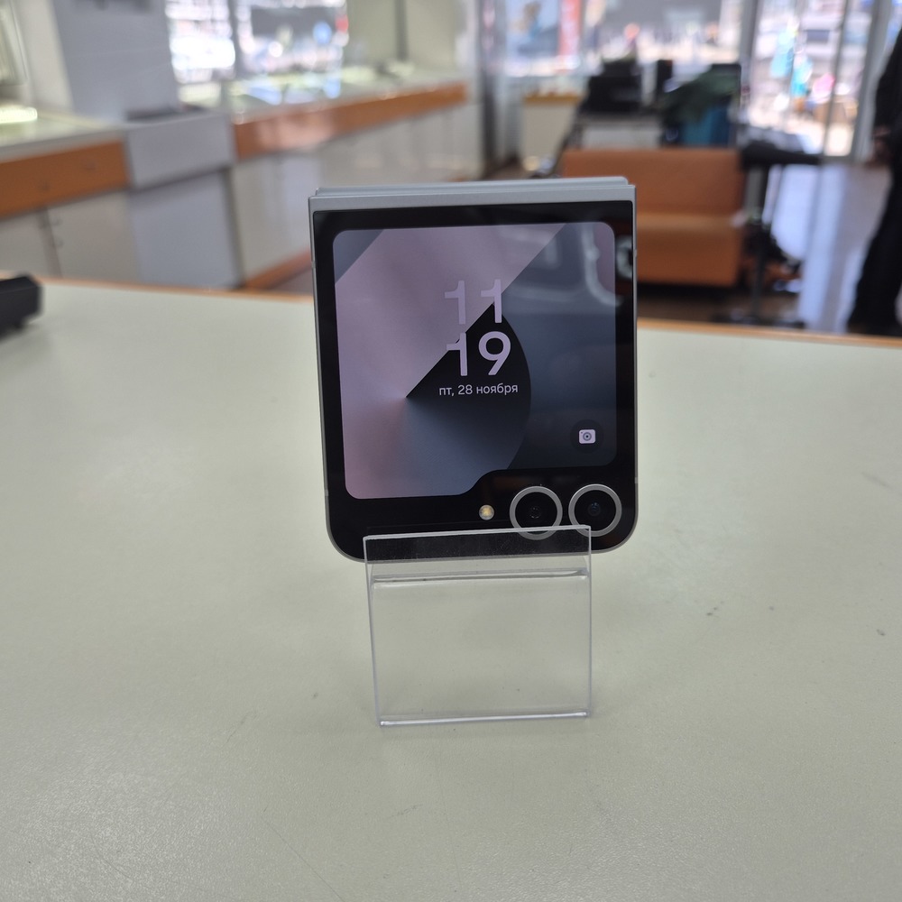 Смартфон Samsung Galaxy Z Flip 6 12/256