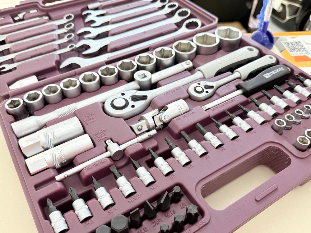 Набор инструментов Thorvik UTS0082