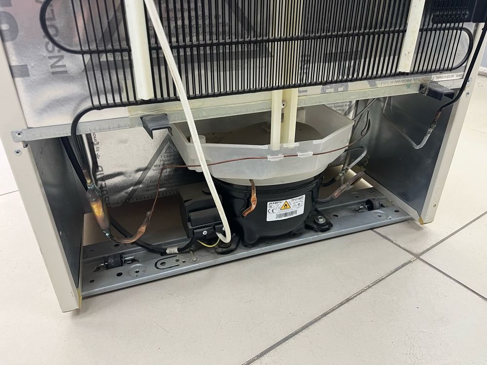 Холодильник Bosch KGV39XK2AR