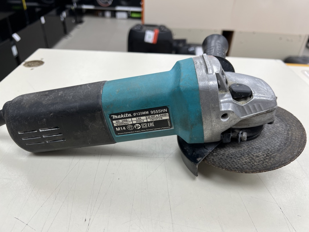 Угловая шлифмашина Makita 9555HN