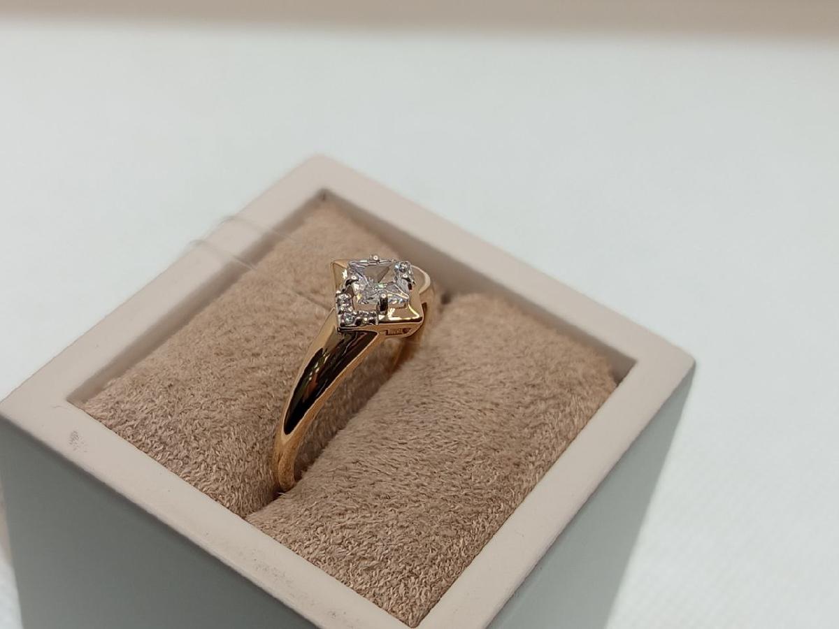 КОЛЬЦО С КАМНЯМИ (Au 585)