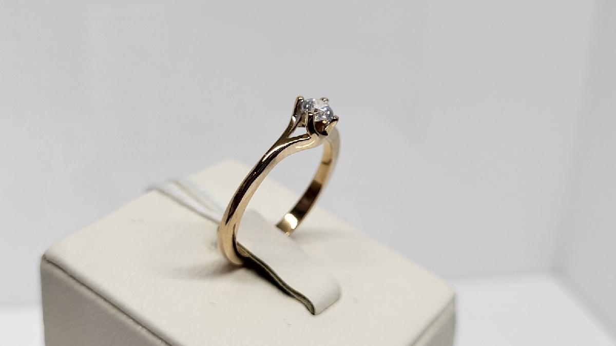 КОЛКМ585 КОЛЬЦО С КАМНЕМ (Au 585)