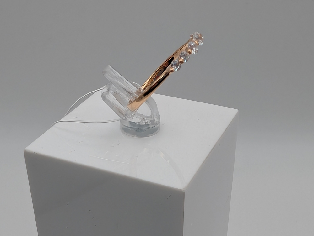 КОЛЬЦО С КАМНЯМИ (Au 585)