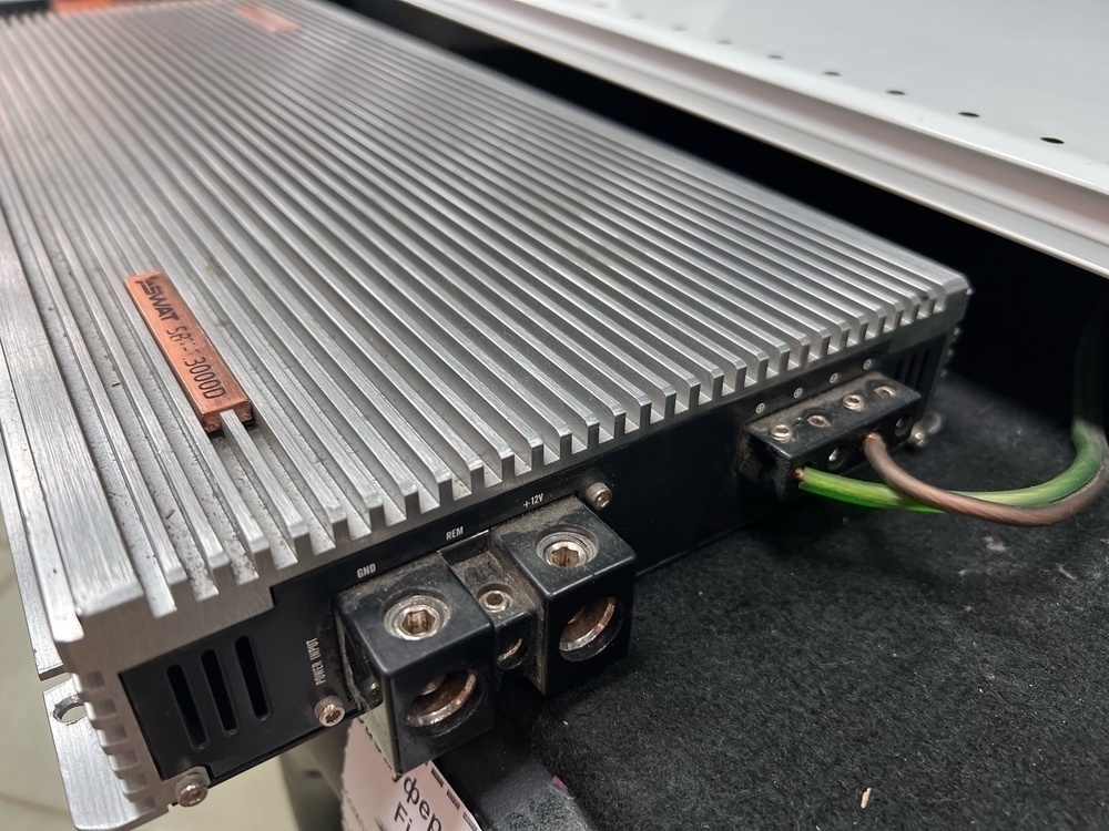 Усилитель моноблок SWAT SBT-1.3000DF