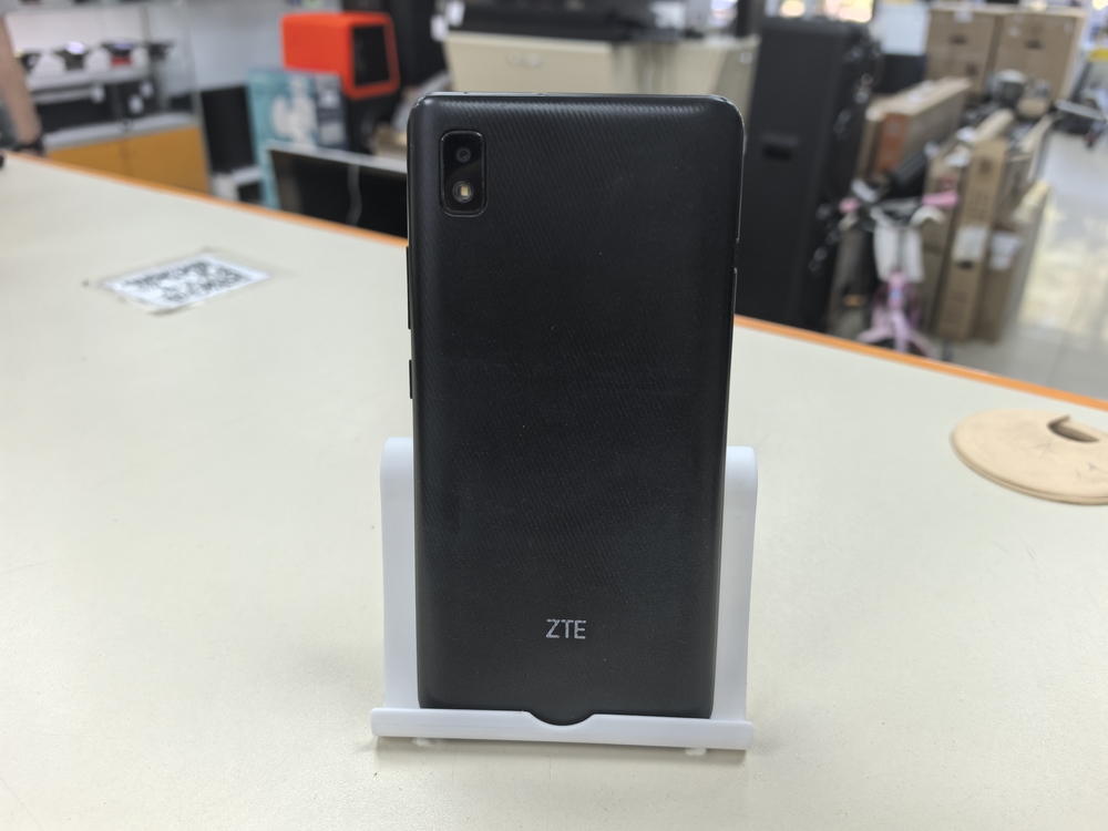 Смартфон ZTE Blade L210