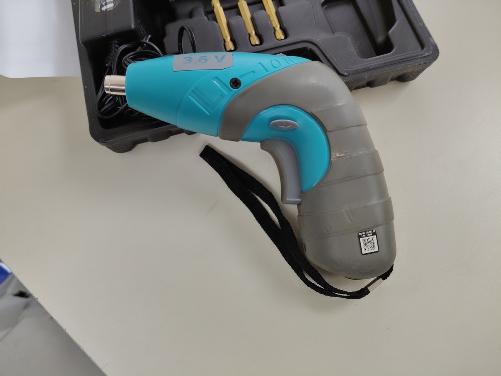 Отвертка электрическая Black&Decker BDCSFS30C;