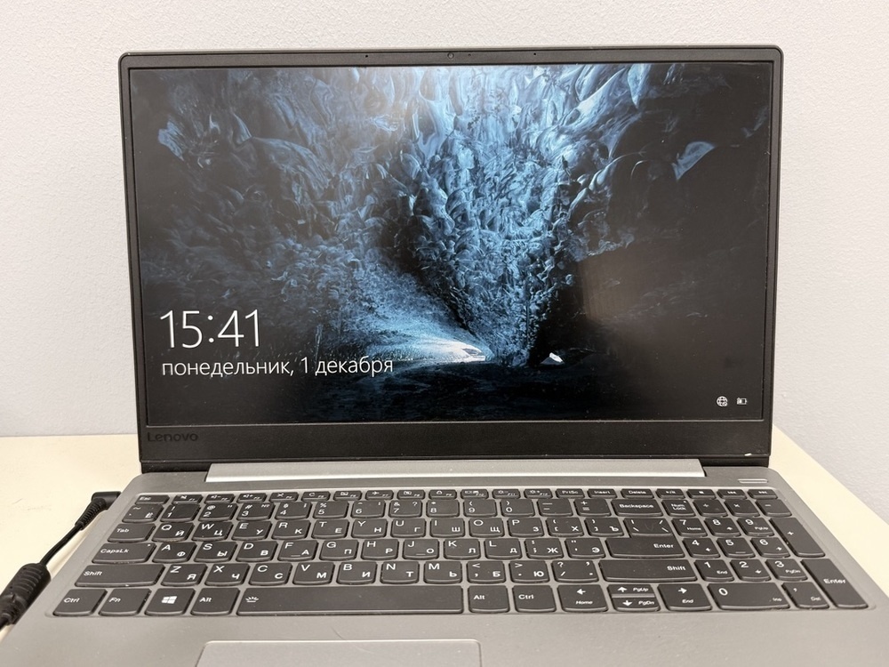 Ноутбук Lenovo; Ryzen 5 2500U, Radeon Vega 8, 4 Гб, 240 Гб, Нет