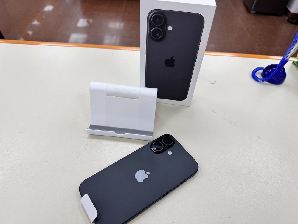 Смартфон Apple Iphone 16 128Gb