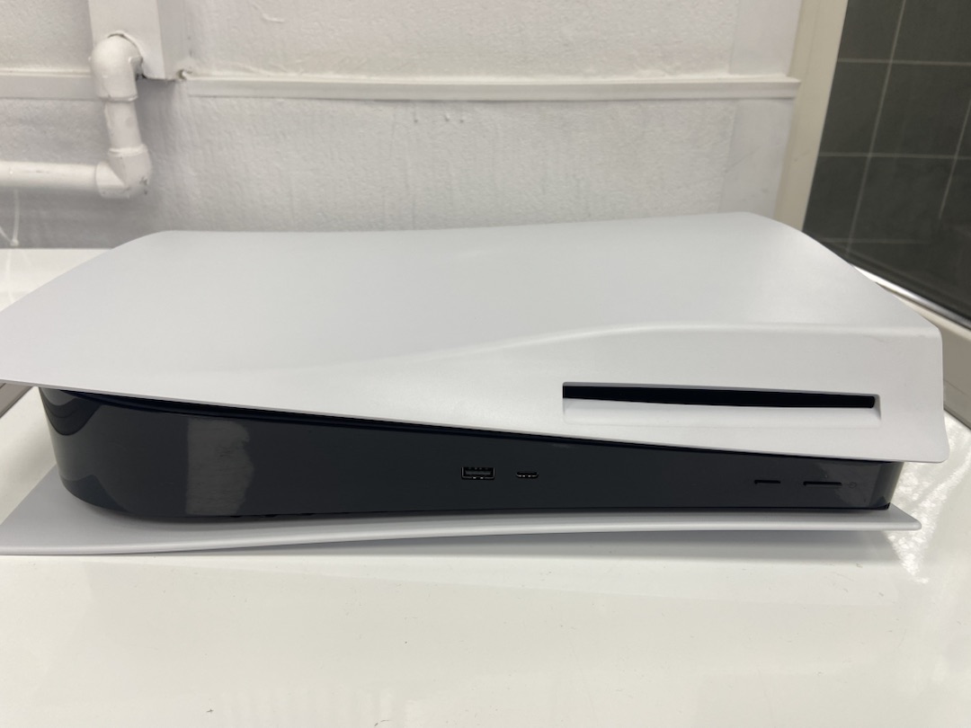 Игровая приставка PlayStation 5 825Gb (С дисководом)