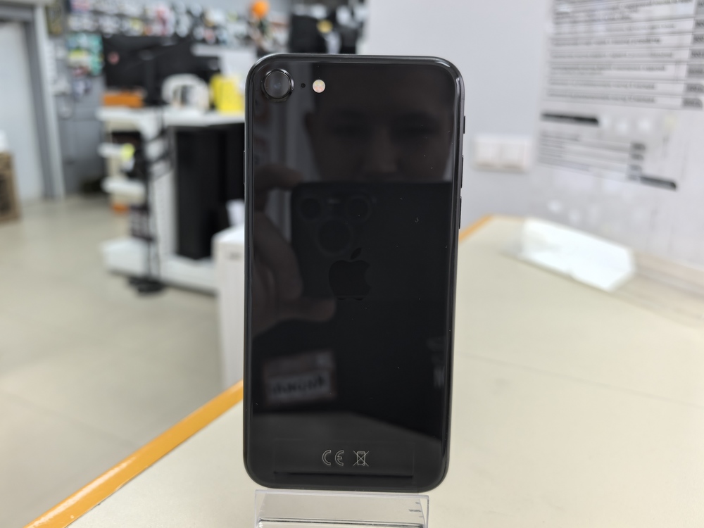Смартфон Apple iPhone SE 2020 64Gb