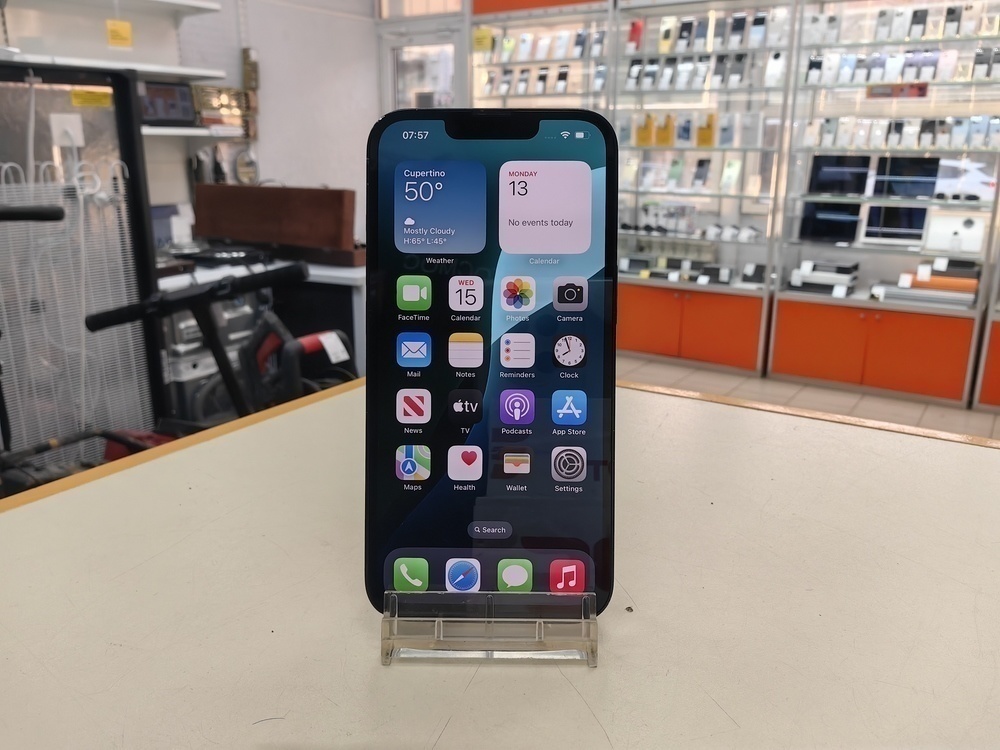 Смартфон Apple iPhone 13 128Gb