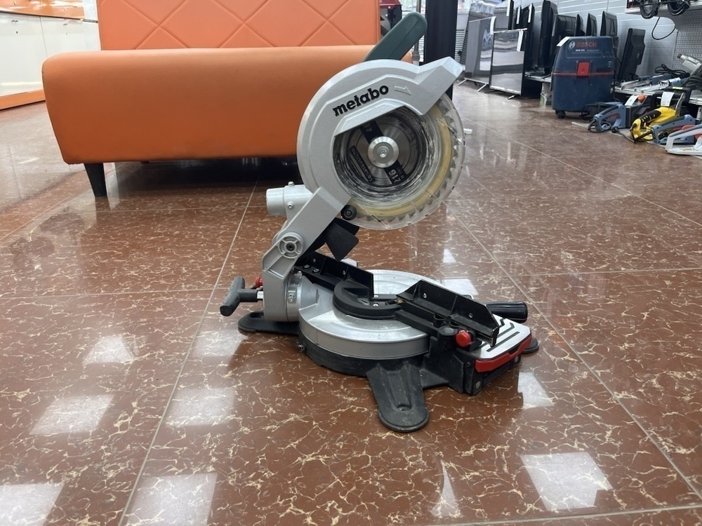 Торцовочная пила Metabo KS-216 Lasercut