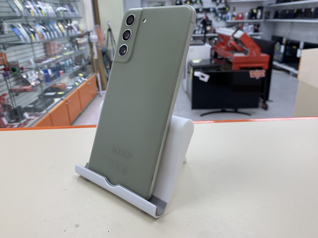 Смартфон Samsung Galaxy S21 FE 6/128