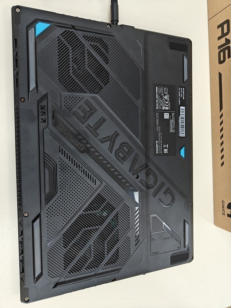 Ноутбук Gigabite; Core I7-13620H, Geforce RTX 5050, 16 Гб, 1 Tb, Нет