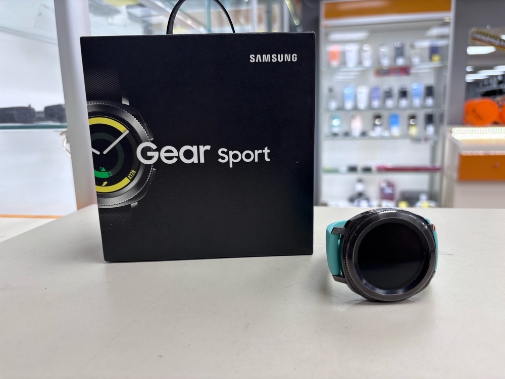 Смарт-часы Samsung Gear Sport