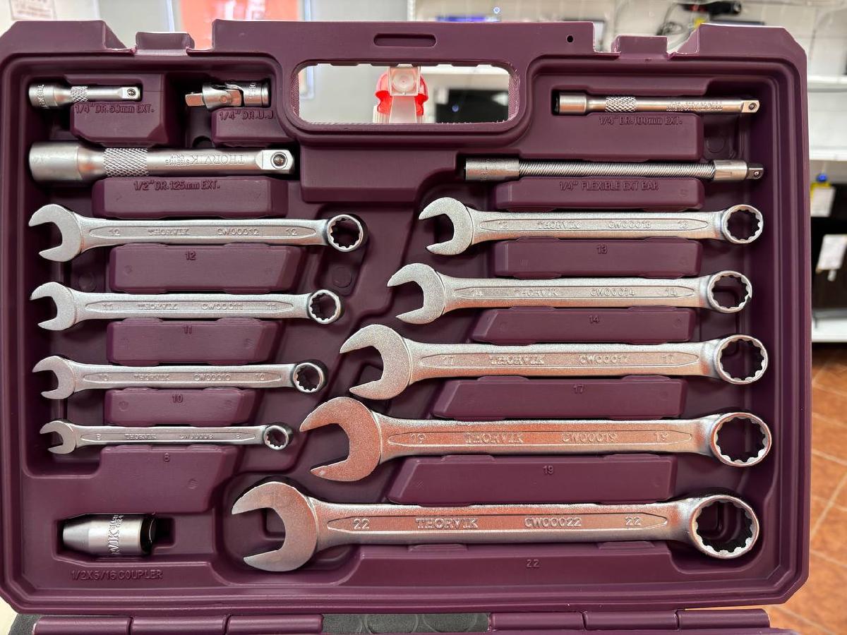 Набор инструментов Thorvik TS082 универсальный 1/4, 1/2 DR с головками торцевыми 12-гранными