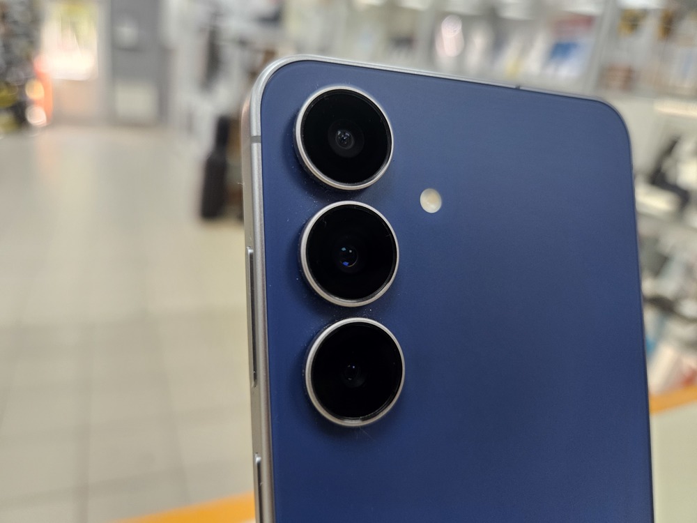 Смартфон Samsung Galaxy S25FE 8/256